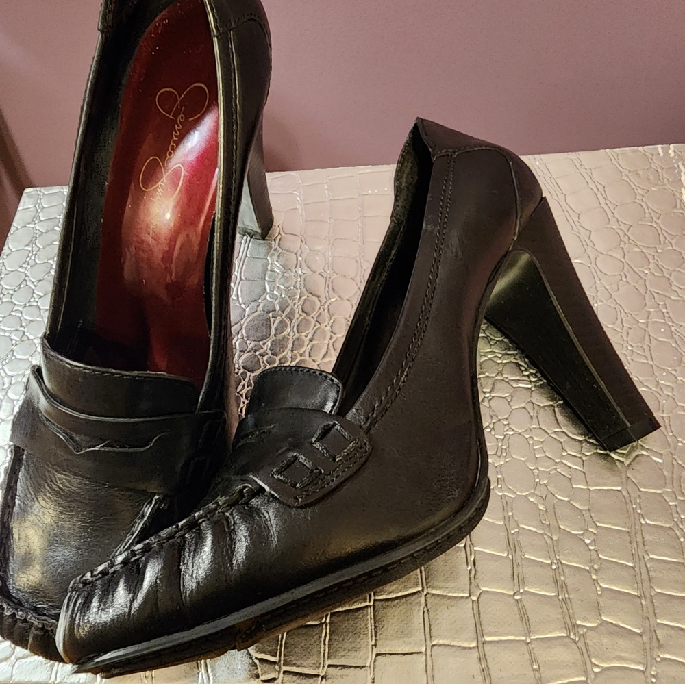 Jessica Simpson 8.5